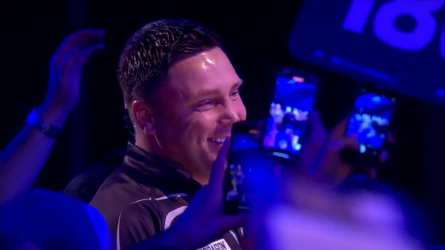 🎥 | Hele publiek fluit bij de walk-on van Gerwyn Price