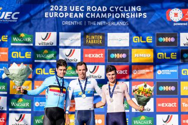 Compleet Jumbo-podium bij EK wielrennen: Laporte wint voor Van Aert en Kooij