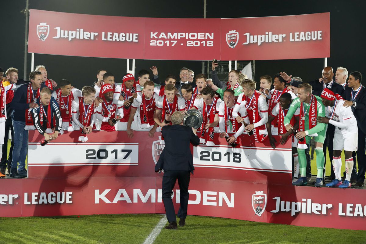 Voor het 10e jaar Jong-teams in de Eerste Divisie: van kampioen tot allemaal in rechterrijtje