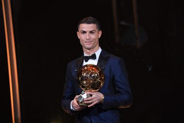 Ronaldo troeft Messi en Neymar af en wint 5e Ballon d'Or