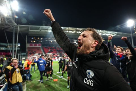 Dolle boel bij Spakenburg, dat Wesley Sneijder en Feyenoord in reacties noemt