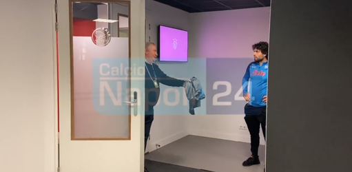 🎥​ | Ajax-spelers weigerden shirtjes te ruilen met Napoli: wasgoed ging retour afzender