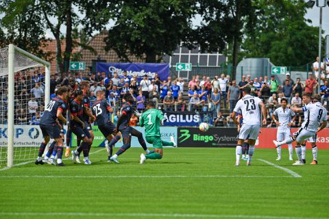 Ajax en Feyenoord winnen oefenpotje, PSV verslikt zich in een ploeg uit 2. Bundesliga