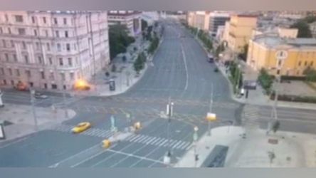 🎥​ | Worstelcoach Arslanbek Aliyev redt 4 mensen uit gecrashte, brandende auto