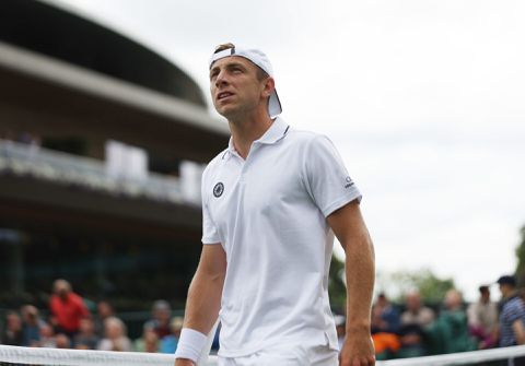 Tallon Griekspoor stelt teleur in 1e ronde Wimbledon en lijdt kansloze nederlaag na lange regenpauze