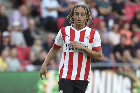 Xavi Simons maakt indruk op het PSV-middenveld: 'Wil er gewoon van genieten'