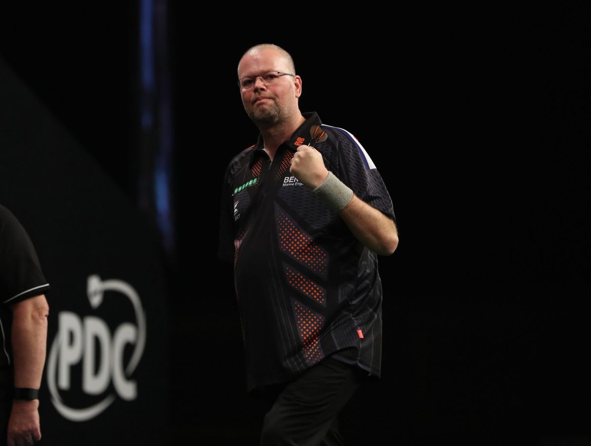 Grand Slam of Darts: Van Gerwen en Van Barneveld overtuigen, Noppert verliest