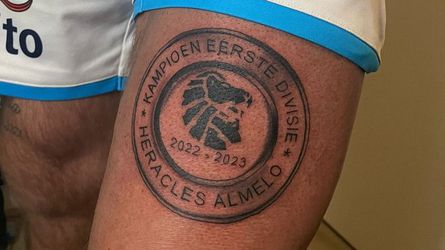 📸 | Megafan van Heracles Almelo zet alvast tattoo voor kampioenschap