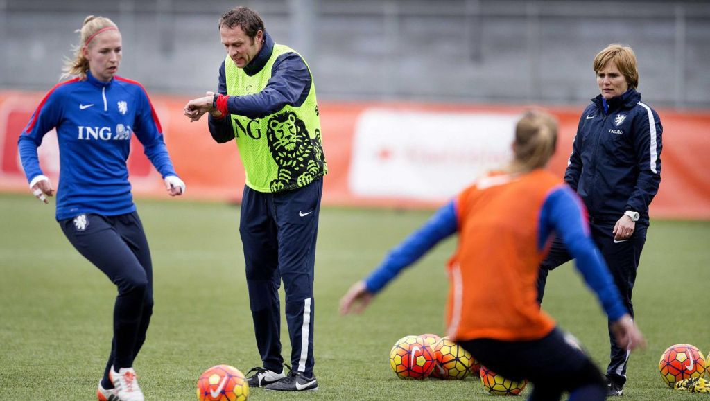 Voetbalsters oefenen tegen wereldkampioen VS