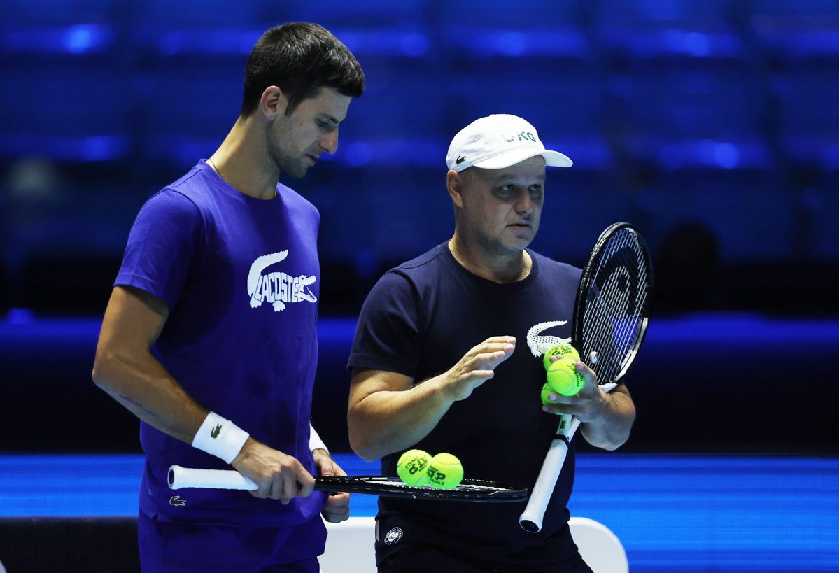 Novak Djokovic heeft volgens zijn coach een zware mentale klap gehad: 'Psychisch aangeslagen'