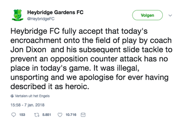 Nee joh! Britse amateurclub zegt sorry om eigen hoofdtrainer die een tegenaanval verdedigt