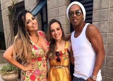 WTF! Womanizer Ronaldinho gaat trouwen met 2 (!) vrouwen
