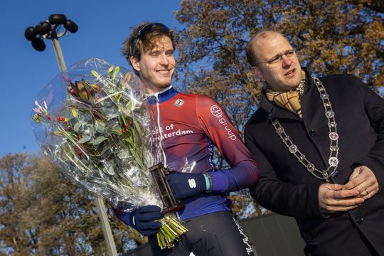 🎥🔥 | Bart Vreugdenhil verbetert werelduurrecord op natuurijs