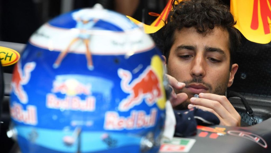 Verstappens ploegmaat Ricciardo pakt poleposition
