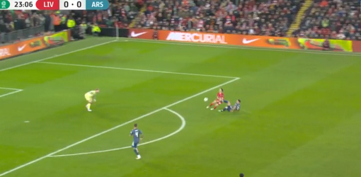 🎥 | Classic Xhaka krijgt rood door oliedomme trap op borst van Jota
