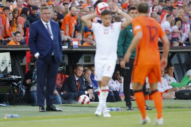 Geïrriteerde Van Gaal baalt van 2-2 tegen Polen: 'Zij speelden met 10 verdedigers'