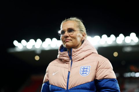 Sarina Wiegman heeft bizar winstpercentage op eindrondes: Engeland foutloos door naar achtste finales WK