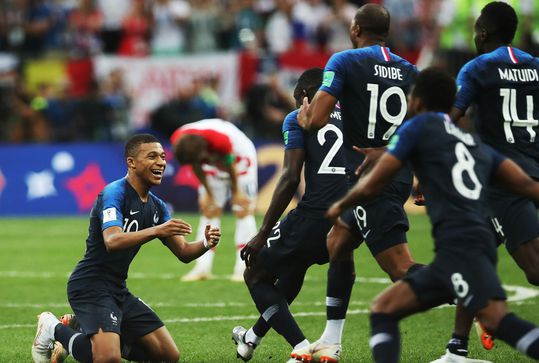 Weg met die witte broeken en rode sokken: Frankrijk speelt finale in het blauw