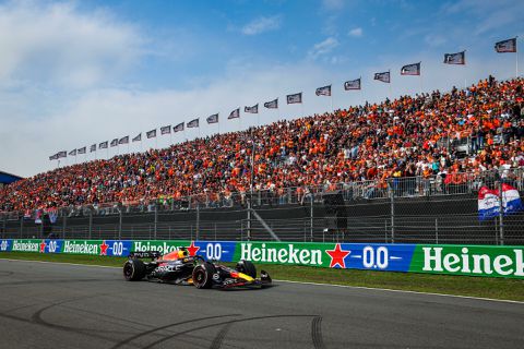 Max Verstappen kijkt vol vertrouwen uit naar kwalificatie op Zandvoort: 'Alleen paar dingen finetunen'