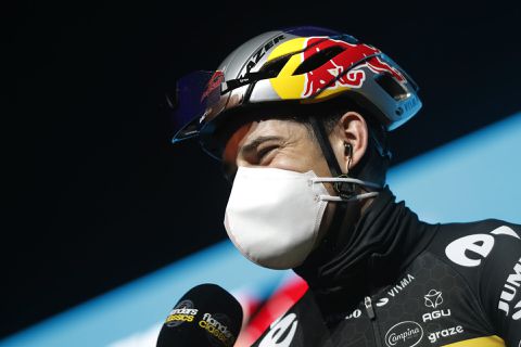 Wie anders dan Wout? Van Aert wint Omloop Het Nieuwsblad