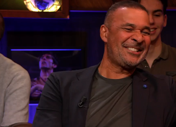 🤣📰 | Ruud Gullit lacht om tattoo Quilindschy Hartman: 'Klap met natte krant gehad'