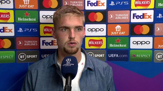 🎥 | Ajacied Kenneth Taylor baalt na nederlaag op Anfield: 'Dan kan ik mezelf ook minder laten zien'