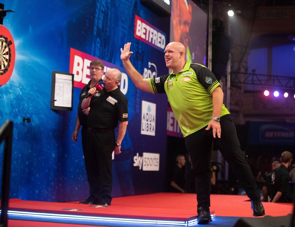 'Shrek' is lang vriendelijk, maar slaat in 29e leg toe tegen Price: Michael van Gerwen wint voor 3e keer World Matchplay