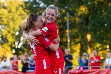Vrouwen van Twente walsen over Sturm Graz heen in kwalificatie Champions League