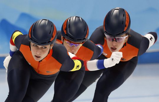 Rommelig en zorgwekkend interview met Nederlandse schaatssters na ploegenachtervolging