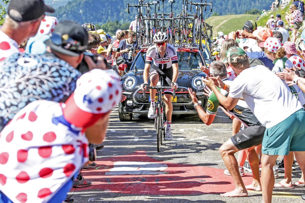 Dumoulin na harde val uit Tour de France (video)