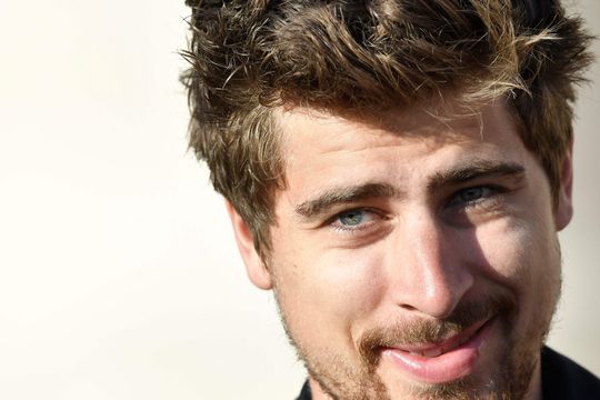 Wielerbaas Sagan neemt journalist in de zeik: 'Als de hond niet poept, ontploft hij' (video)