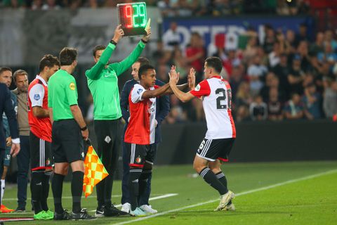 Igor Paixão begrijpt totaal niet wat Arne Slot allemaal zegt: 'Bij 'go go go' heeft hij geen idee'