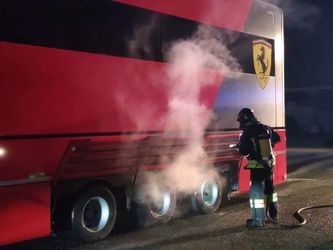 📸 | Alles zit tegen bij Ferrari: vrachtwagen met onderdelen heeft pech op weg naar Monza