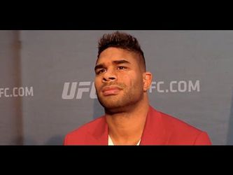 Overeem reageert op dopingbeschuldiging van Hunt (video)