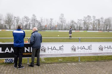 Amateur maakt op 69(!)-jarige leeftijd officiële debuut in 1e van dorpsclub