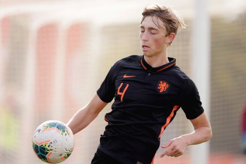 Titelhouder Nederland wint in slotfase van Polen op EK onder 17