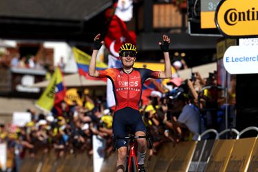 Carlos Rodriguez wint loodzware 14e etappe Tour de France, Vingegaard loopt 1 seconde uit