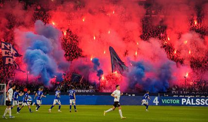 🎥 | Schalke 04 na 1 seizoen weer terug in Bundesliga, fans bestormen het veld