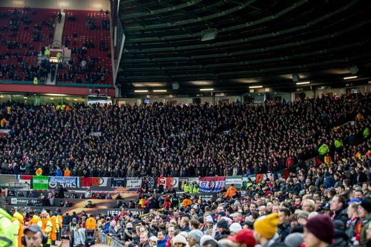 LOL! Feyenoord-fans kunnen niet eens tot 10 tellen in het Engels