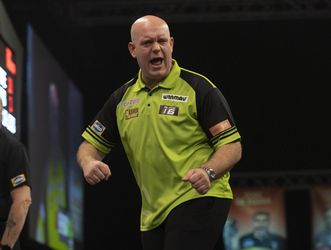 TV-gids: Hier zie je Michael van Gerwen tegen Michael Smith in kwartfinale Grand Slam of Darts