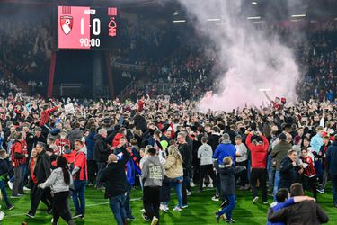 🎥 | Ook Bournemouth viert promotie naar Premier League met massale pitch invasion