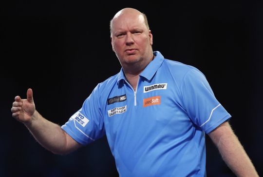 🎥😱 | Vincent van der Voort geeft 5-0-voorsprong weg en verliest van Aspinall op Euro Tour