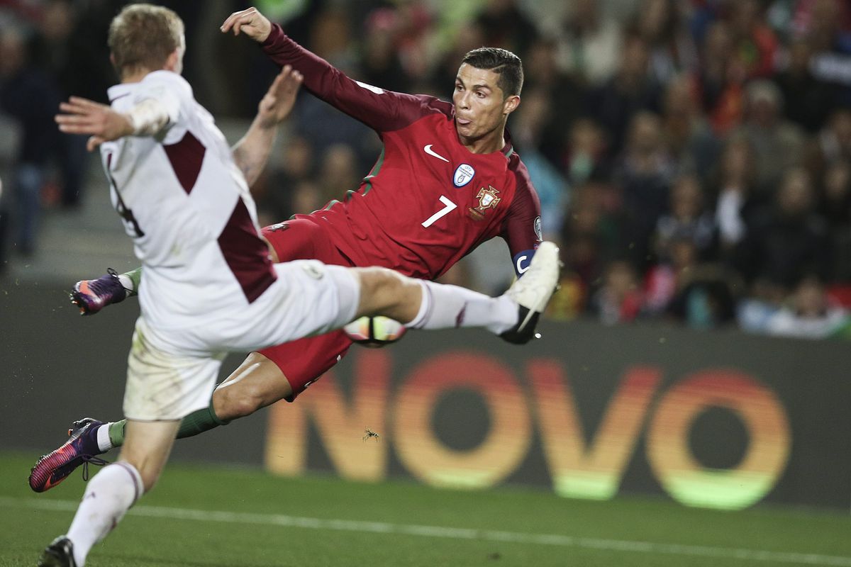 Ronaldo volleert er lustig op los in WK-kwalificatieduel (video)