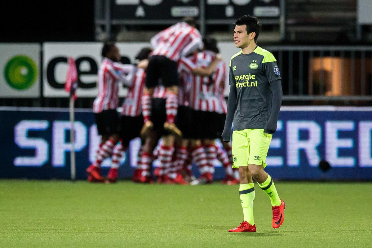 Topscorer Lozano geblesseerd naar de kant bij PSV