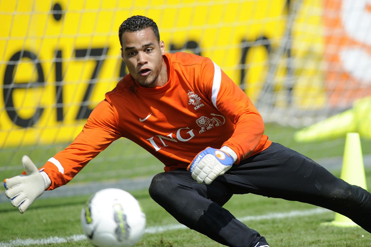 Blind roept Vorm en Van Ginkel op voor duel met Engeland