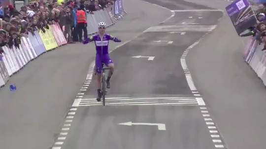 Geweldige Terpstra wint E3 Harelbeke na schitterende solo (video)