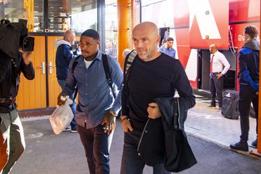 Ajax begint tegen Volendam met dezelfde 11 namen als tegen Napoli, poppetjes wel op andere positie