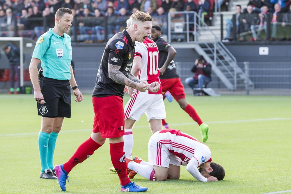 Bikkel Jordy de Wijs speelt wedstrijd tegen Ajax uit met gebroken pols