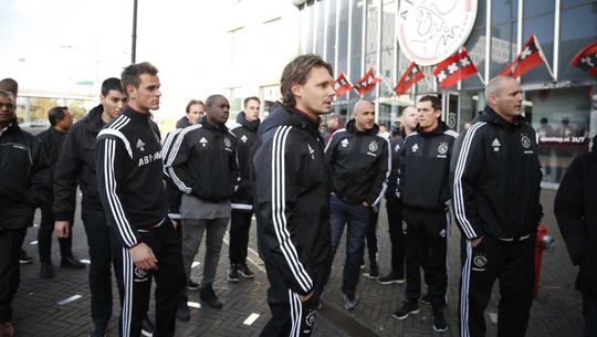 Vijftien supporters protesteren tegen beleid Ajax