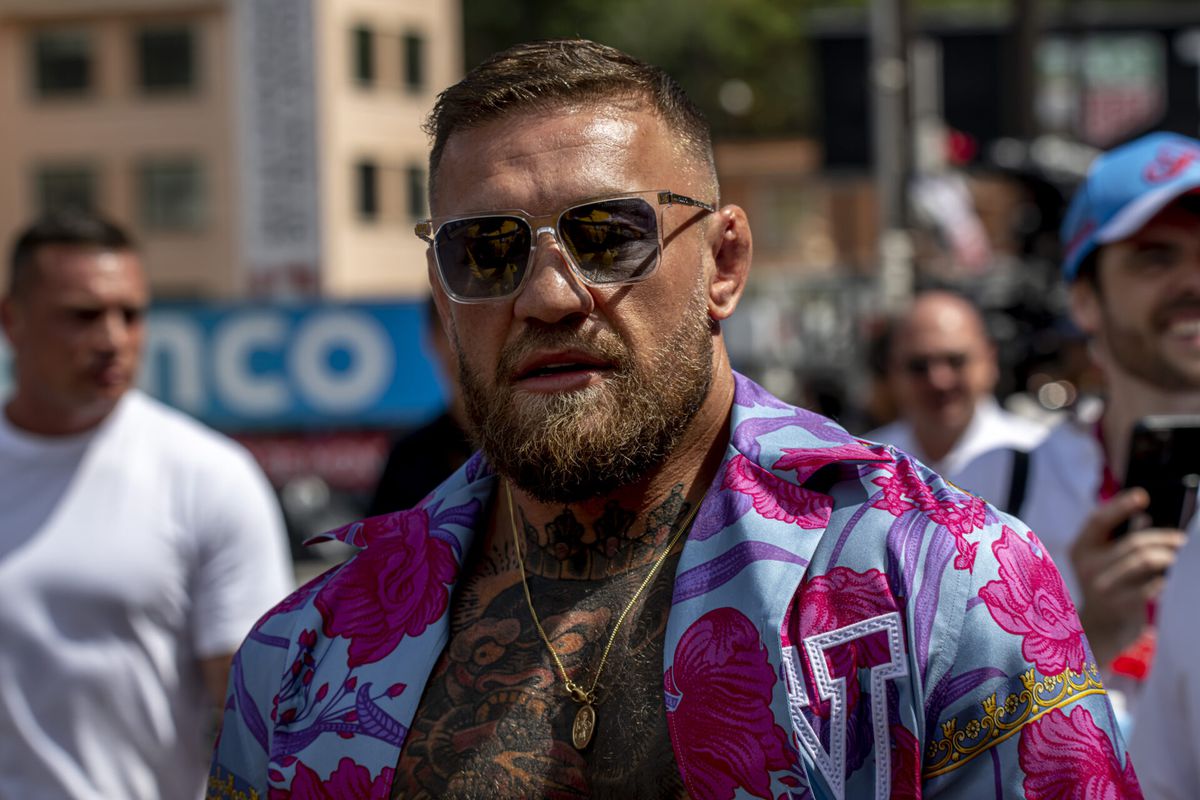 Conor McGregor beschuldigd van mishandeling van vrouw op jacht op Ibiza